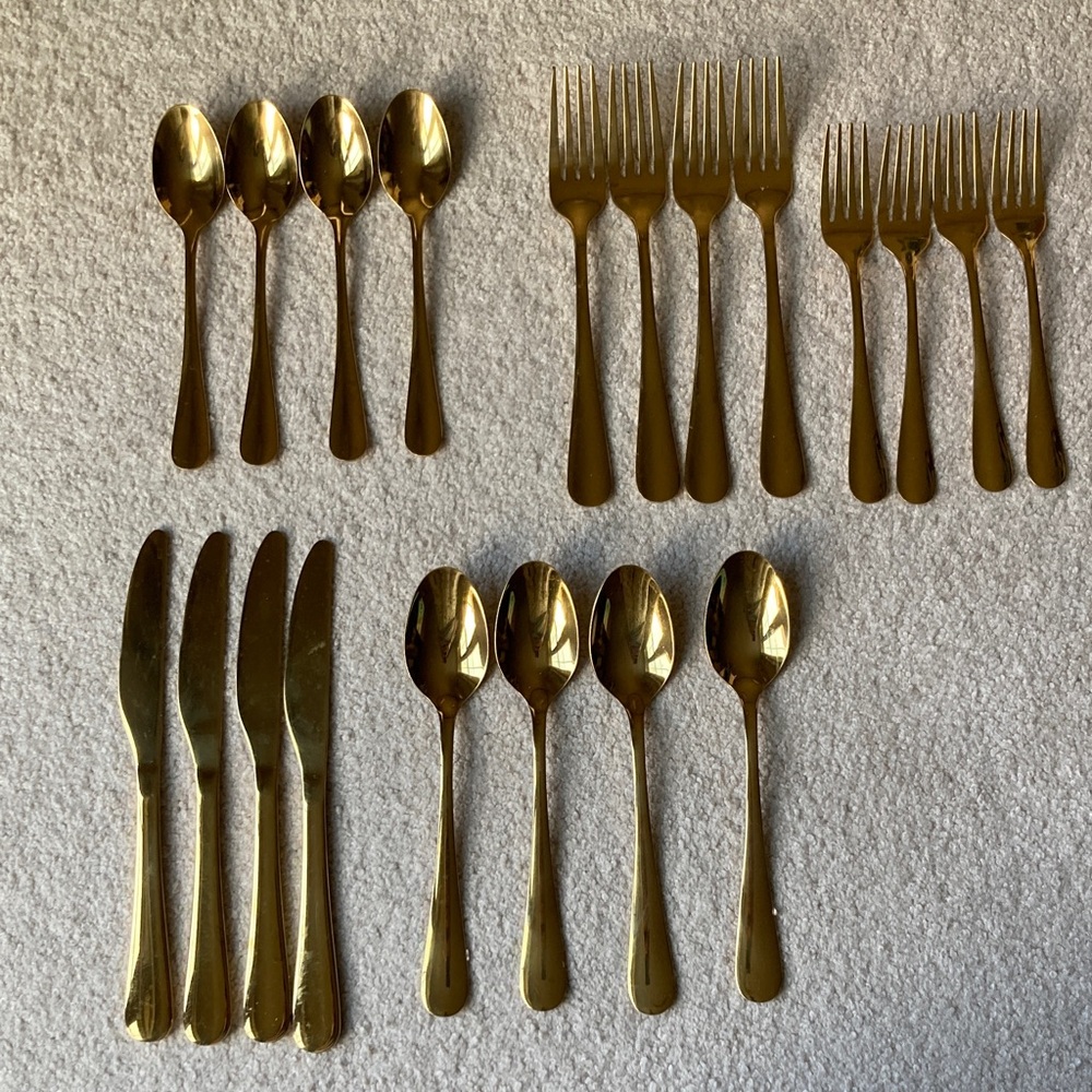 20 piece Vivani gold silverware